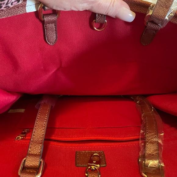 Louis Vuitton Red and Purple Shoulder Bag with Gradient Design - Picture 2 of 3